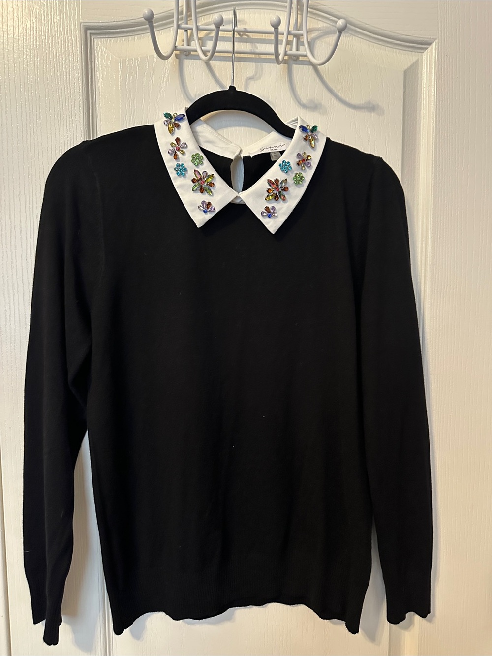 Sioni Black Crewneck Sweater w/ White Multi Colored Jeweled Peter Pan Collar SzL